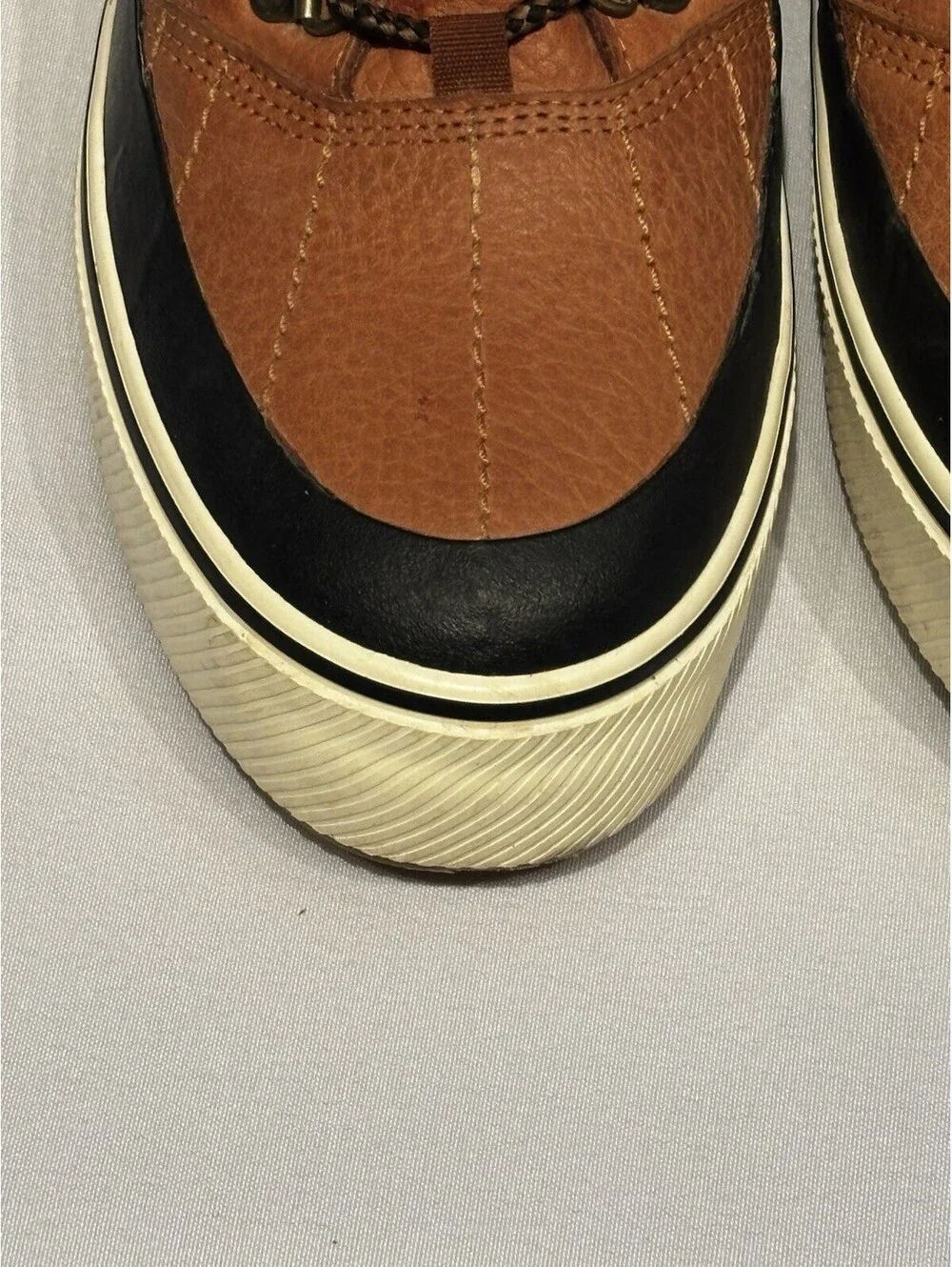 Cariuma these leather